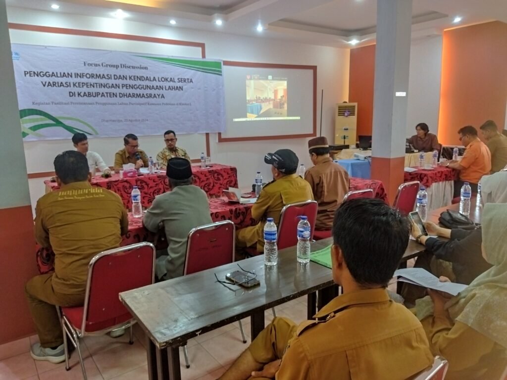 Focus group discussion on local knowledge and land-use interests in Dharmasraya, West Sumatra.